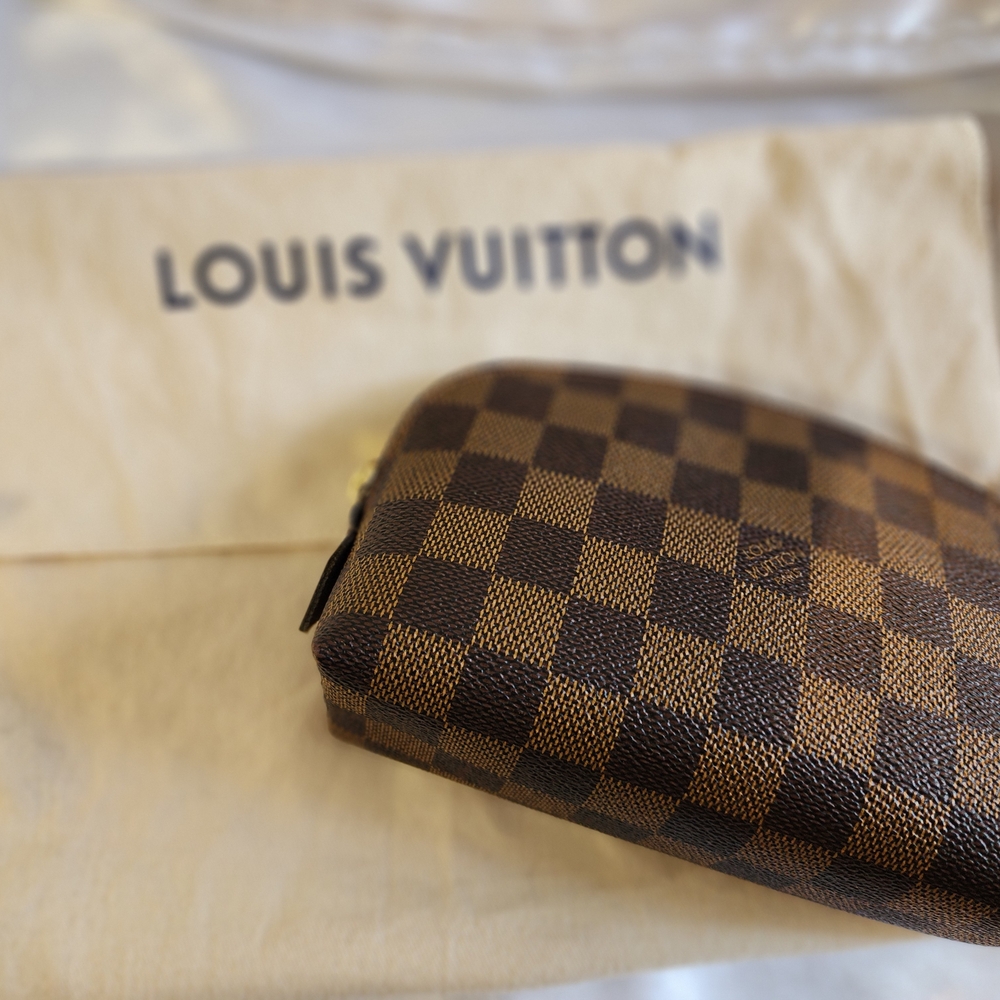 Authentic Louis Vuitton Damier Ebene Cosmetic Pouch In Excellent Condition - Picture 10 of 10